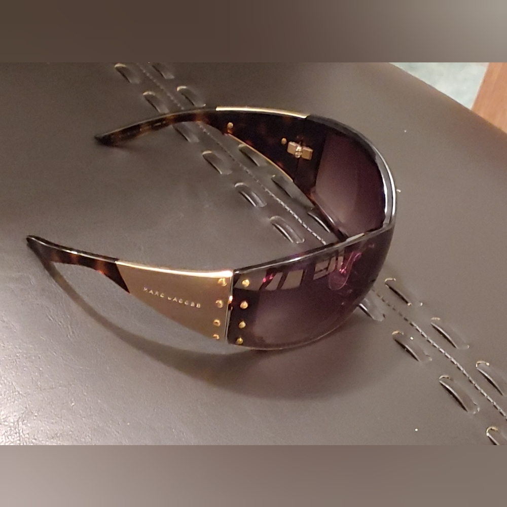 ✨Fashion Forward ⏩ ✨ Marc Jacobs Wrap Sunglasses Tortoise Gold/Brown - Picture 3 of 8